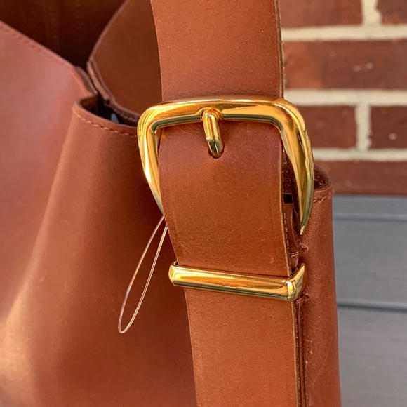 Madewell The Essential Bucket Tote - Picture 6 of 13